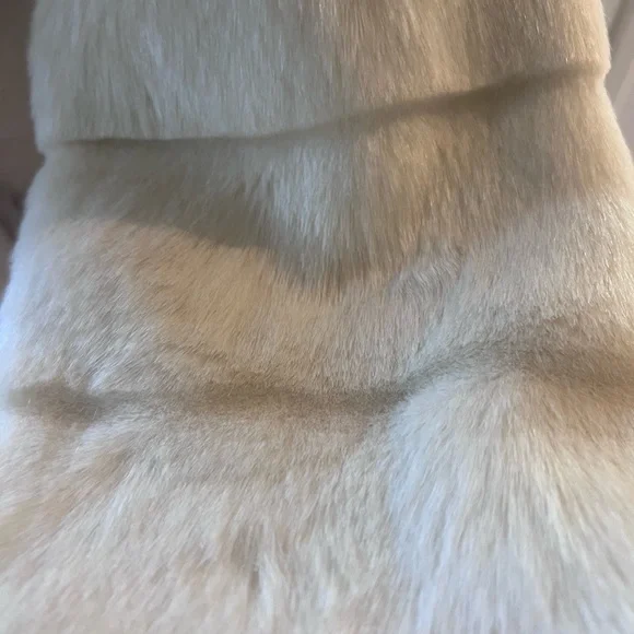 Guess❓stunning white faux fur jacket. - Picture 8 of 9